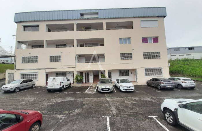 Location Bureaux 123m&sup2; 4 pi&egrave;ces Le Lamentin