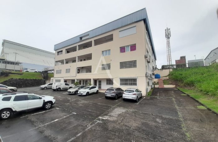 Location Bureaux 123m&sup2; 4 pi&egrave;ces Le Lamentin