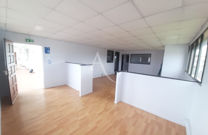 Location Bureaux 123m&sup2; 4 pi&egrave;ces Le Lamentin