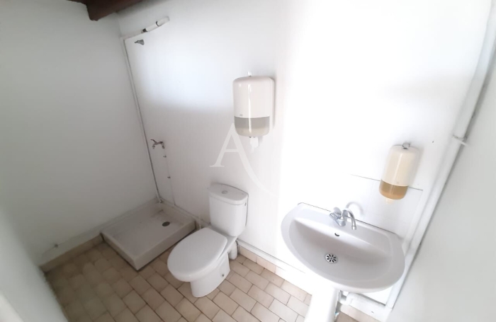 Location Bureaux 123m&sup2; 4 pi&egrave;ces Le Lamentin