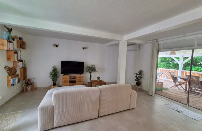 Maison F4 + F5 meubl&eacute; et &eacute;quip&eacute;e en tr&egrave;s bon &eacute;tat.