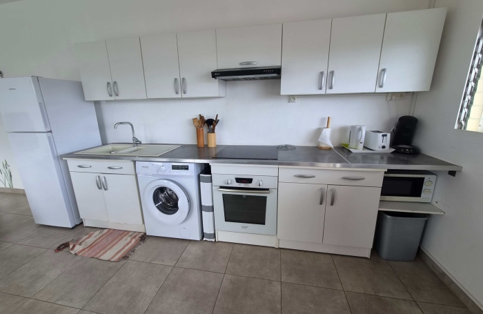 Maison F4 + F5 meubl&eacute; et &eacute;quip&eacute;e en tr&egrave;s bon &eacute;tat.