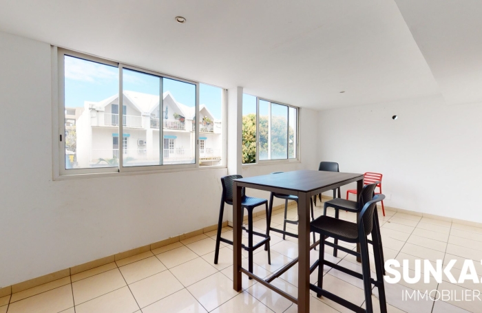 Location Local commercial 87.90m&sup2; 2 pièces Saint-Pierre