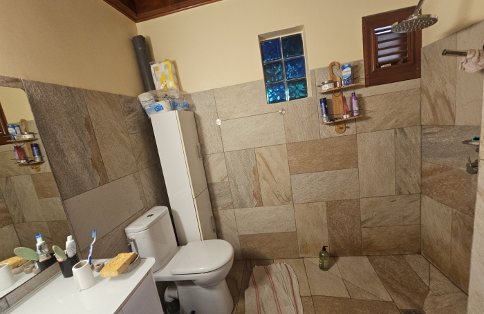 Villa F3 + grande mezzanine, sur 952 m2 de terrain - DUCOS