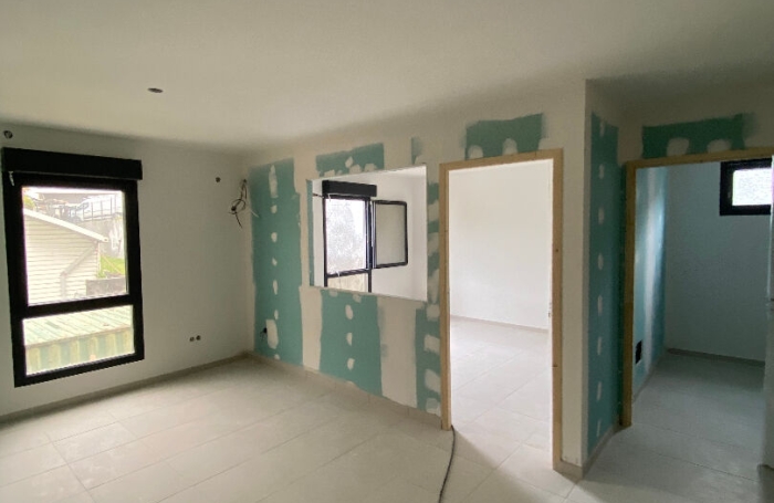Location Bureaux 52m&sup2; Les Trois Ilets