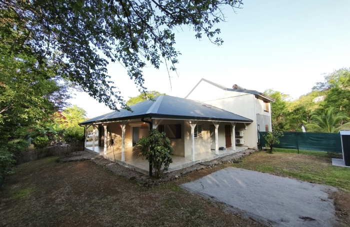 MAISON Jumel&eacute;e T4 avec jardin plat et clotur&eacute;- LA WALLON
