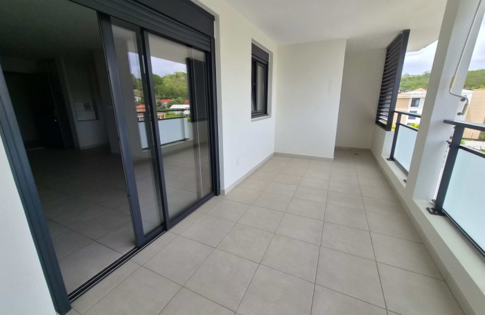 F2 moderne au dernier &eacute;tage d'une r&eacute;sidence s&eacute;curis&eacute;e avec ascenseur