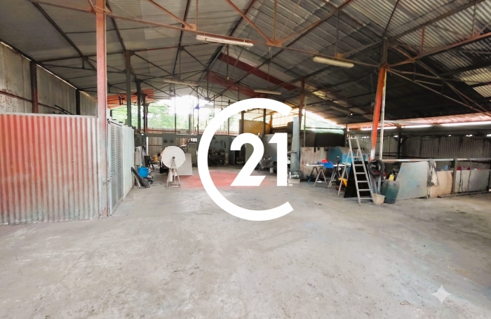 Location Local commercial 370m&sup2; Le Robert