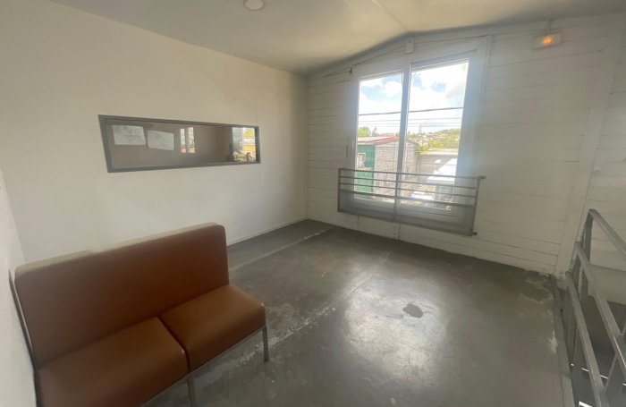 Location Local commercial 300m&sup2; Ducos