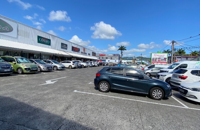 Location Local commercial 180m&sup2; Rivi&egrave;re Sal&eacute;e