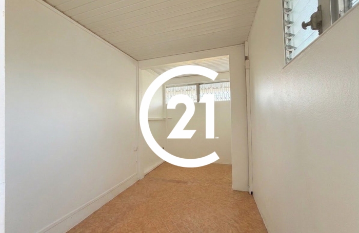 Location Local commercial 33m&sup2; 2 pièces Fort de france