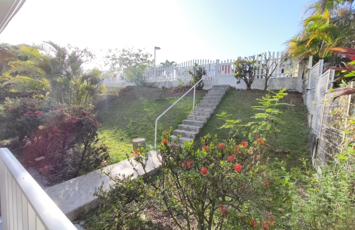 MAISON MEUBLEE, JUMELEE EN DUPLEX - TERREVILLE
