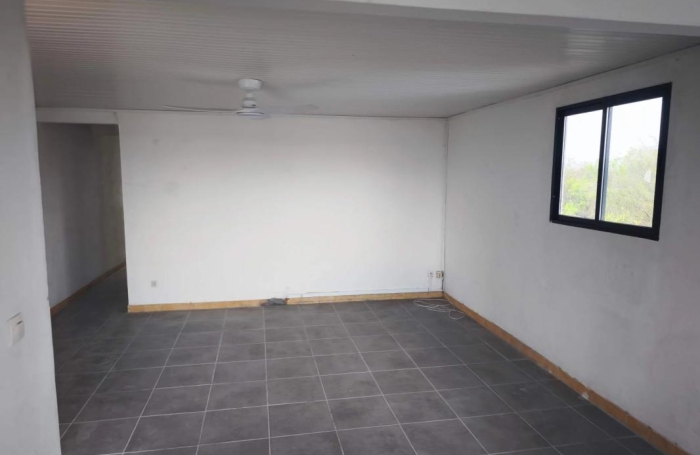 Vente Appartement 69m&sup2; 3 pièces Rivi&egrave;re Sal&eacute;e