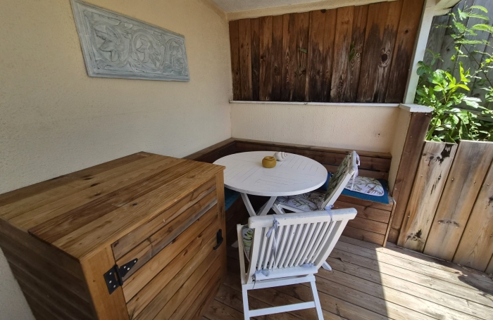 Appartement F2/F3 meubl&eacute; avec vue mer dans r&eacute;sidence avec piscine