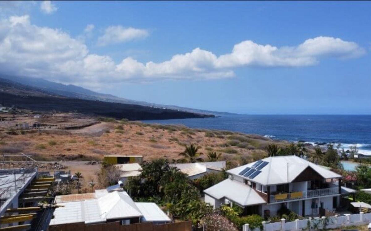 LA ROSEE TROIS BASSINS PLAGE A PROXIMITE DE PLAGE DE TROU D’