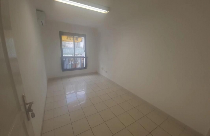 Location Bureaux 108m&sup2; 5 pi&#232;ces Saint Denis