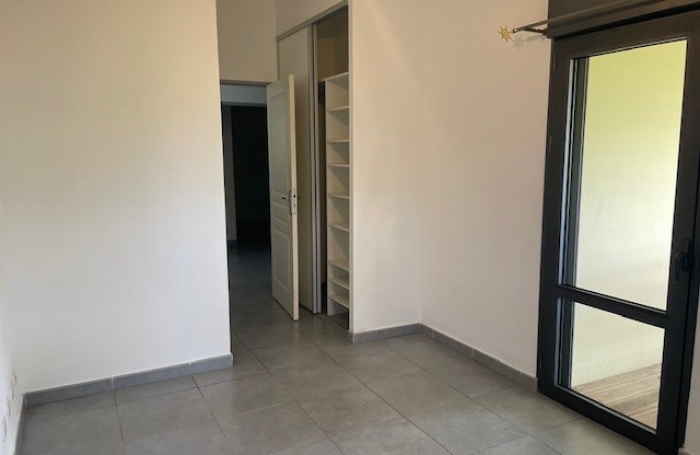 VILLA FAMILIALE ST FRANCOIS LIBRE DE TOUTE OCCUPATION T5/6