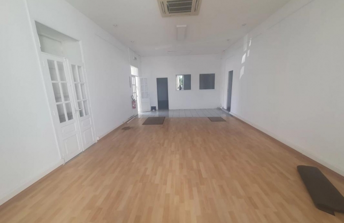 Location Local commercial 250m&sup2; 7 pièces Saint-Pierre