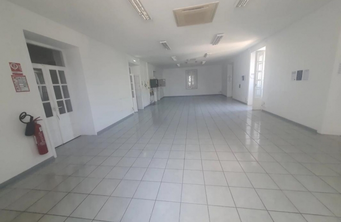 Location Local commercial 250m&sup2; 7 pièces Saint-Pierre