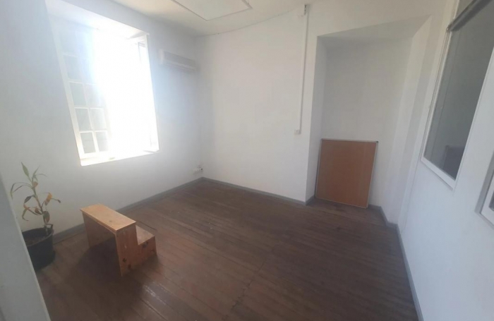 Location Local commercial 250m&sup2; 7 pièces Saint-Pierre