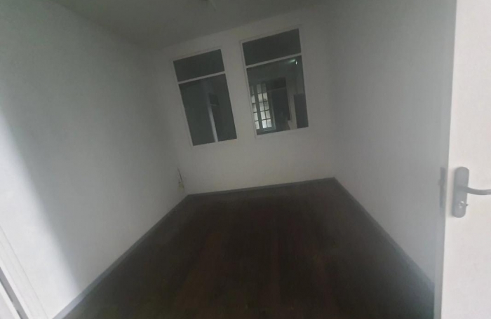 Location Local commercial 250m&sup2; 7 pièces Saint-Pierre