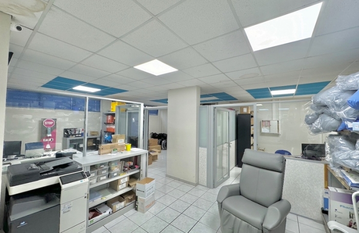 Vente Local commercial 182m&sup2; 3 pi&#232;ces Saint Denis