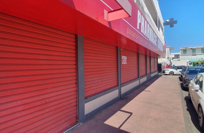 Location Local commercial 390m&sup2; 2 pi&#232;ces Saint Louis