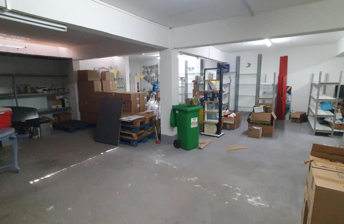 Location Local commercial 390m&sup2; 2 pi&#232;ces Saint Louis