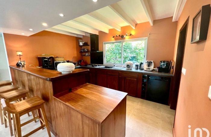 Vente Divers 240m&sup2; 8 pi&#232;ces Saint-Pierre