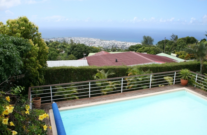 A louer, St François villa F6  - piscine, 2 varangues, grandes surfaces