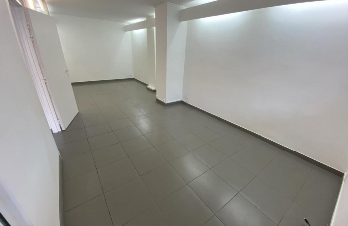 Location Local commercial 44m&sup2; 2 pi&#232;ces Saint Denis