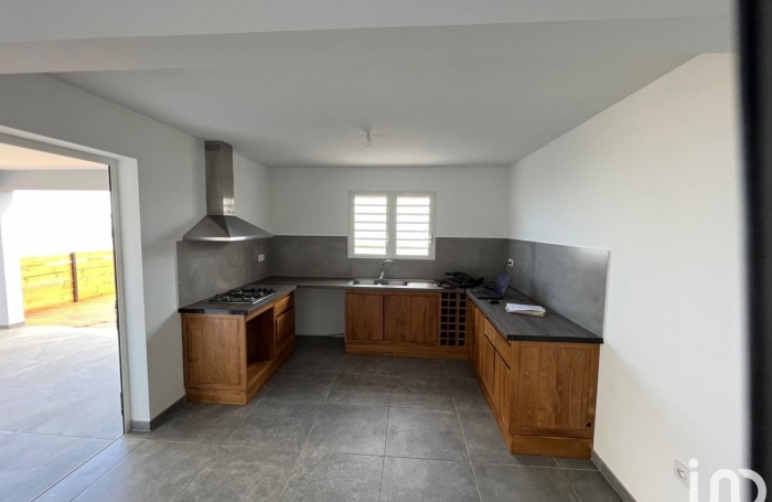 Location Maison 112m&sup2; 5 pi&#232;ces Saint Gilles Les Hauts