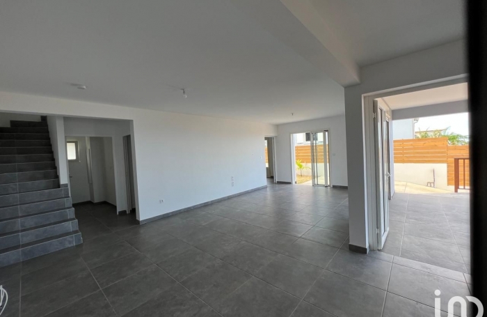 Location Maison 112m&sup2; 5 pi&#232;ces Saint Gilles Les Hauts