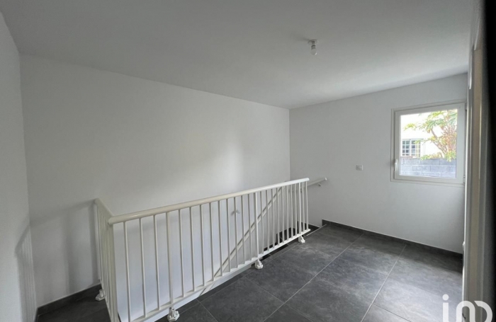 Location Maison 112m&sup2; 5 pi&#232;ces Saint Gilles Les Hauts