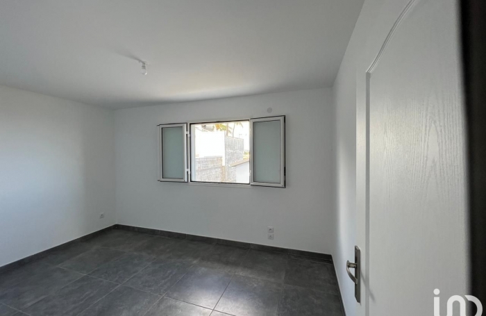 Location Maison 112m&sup2; 5 pi&#232;ces Saint Gilles Les Hauts