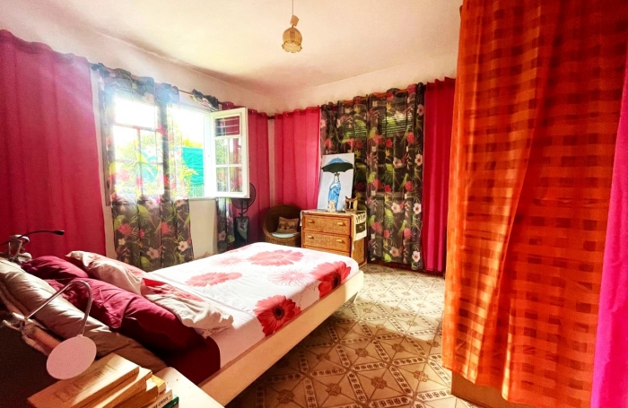 À vendre : Villa spacieuse de 240 m2 à Sainte Clotilde, secteur Bois de Nèfles