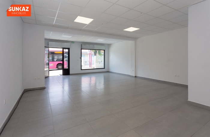 Location Local commercial 58.6m² Saint Louis