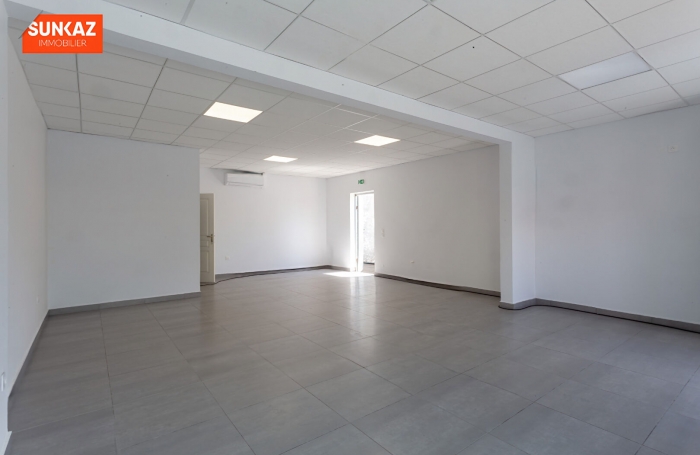 Location Local commercial 58.6m² Saint Louis