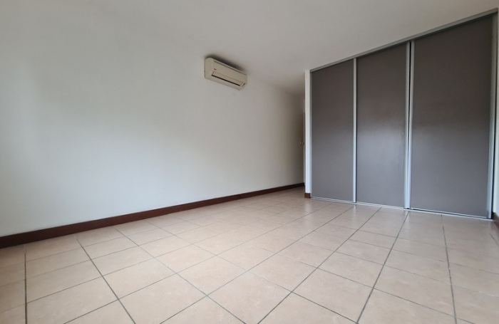 Vente Appartement 77m&sup2; 3 pi&#232;ces La Possession