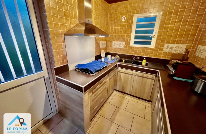 PETITE ILE 97429 - VILLA T4 - BEAUX VOLUMES - QUARTIER CALME - PROCHE COMMODIT&Eacute;S