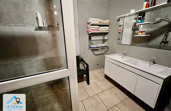 PETITE ILE 97429 - VILLA T4 - BEAUX VOLUMES - QUARTIER CALME - PROCHE COMMODIT&Eacute;S