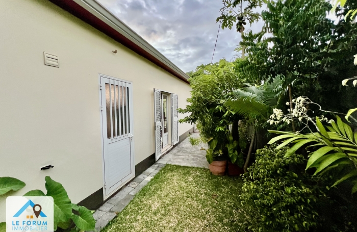 PETITE ILE 97429 - VILLA T4 - BEAUX VOLUMES - QUARTIER CALME - PROCHE COMMODIT&Eacute;S