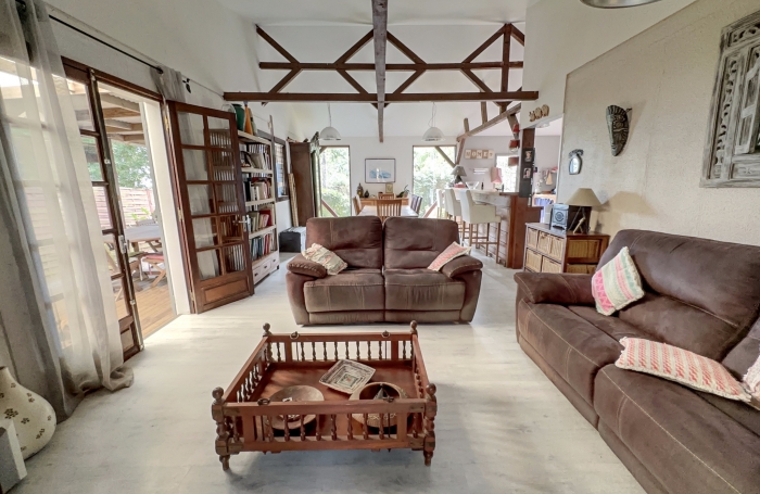 MAISON F6+STUDIO+PISCINE SUR 700m2