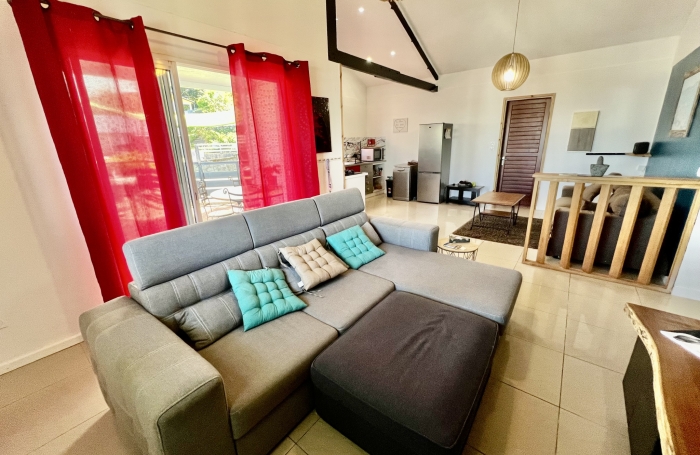 PETITE ILE 97429 - CHARMANTE VILLA FONCTIONNELLE - SECTEUR PRISÉ - VUE DEGAGÉE