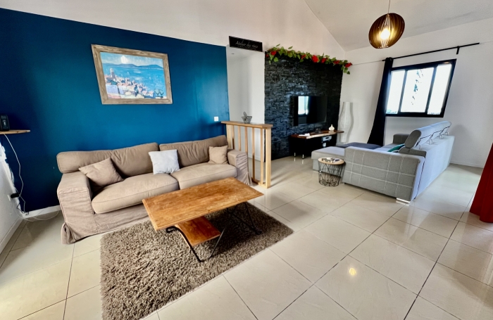 PETITE ILE 97429 - CHARMANTE VILLA FONCTIONNELLE - SECTEUR PRISÉ - VUE DEGAGÉE