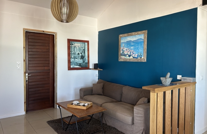 PETITE ILE 97429 - CHARMANTE VILLA FONCTIONNELLE - SECTEUR PRISÉ - VUE DEGAGÉE