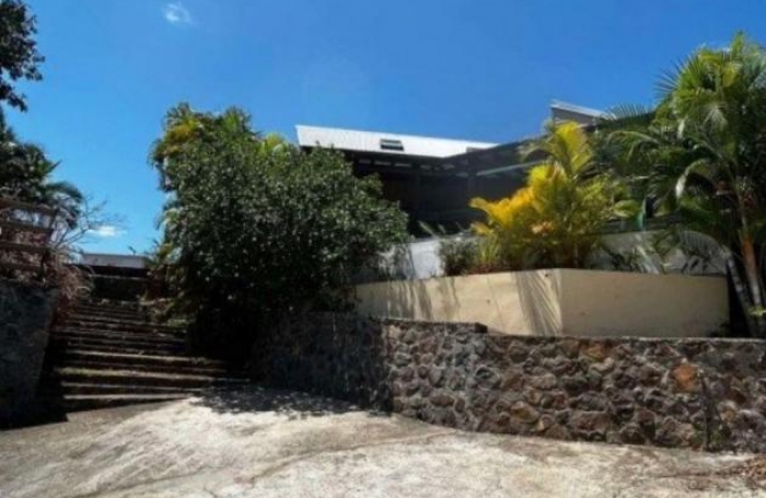 Vente Maison 146m&sup2; 5 pi&#232;ces Saint Gilles les Bains