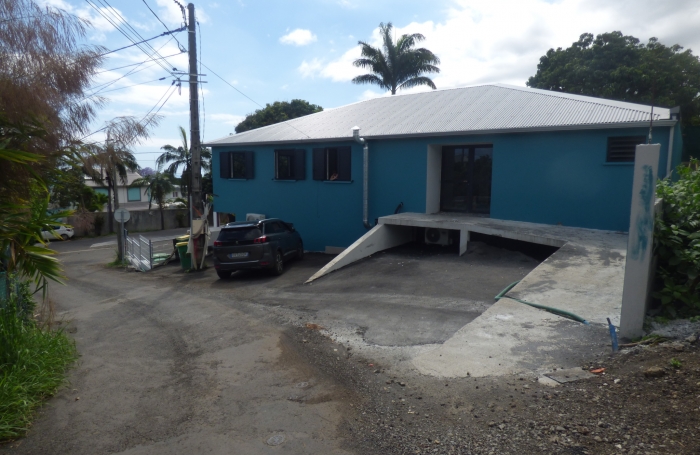 A LOUER - LOCAL COMMERCIAL OU PROFESSIONNEL 126m2 - CONDE 400