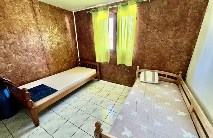 SAINT JOSEPH 97480 - MAISON F3/4 ENTRETENUE ET AGREABLE - MEZZANINE