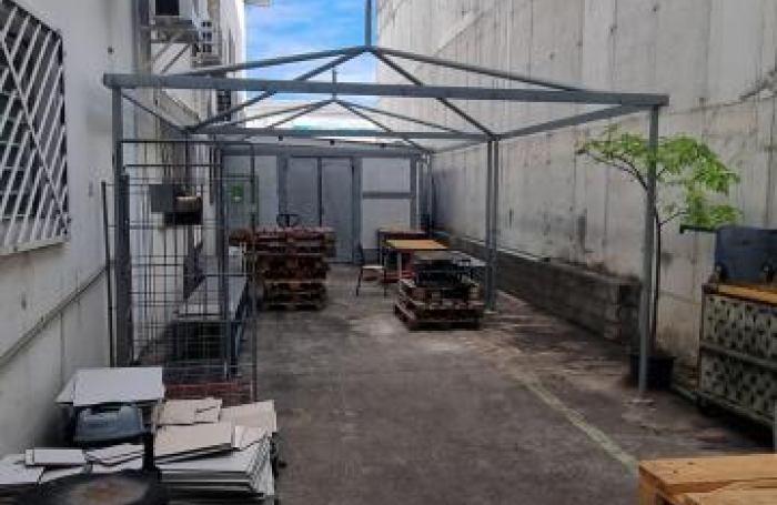 Location Local commercial 1500m&sup2; 1 pi&#232;ce Le Port